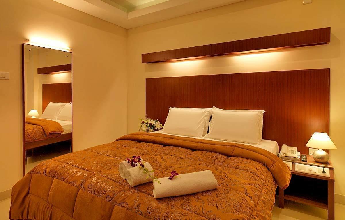 Dhanunjayas Luxury Hotel Hosūr Esterno foto