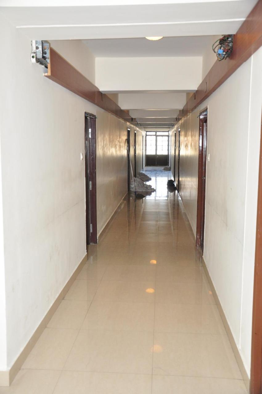 Dhanunjayas Luxury Hotel Hosūr Esterno foto